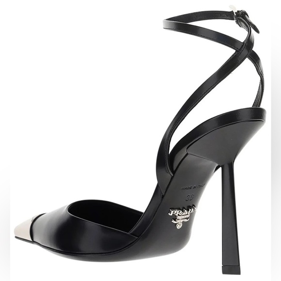 Prada
Prada Logo Plaque Pointed Toe Pumps - Picture 2 of 10